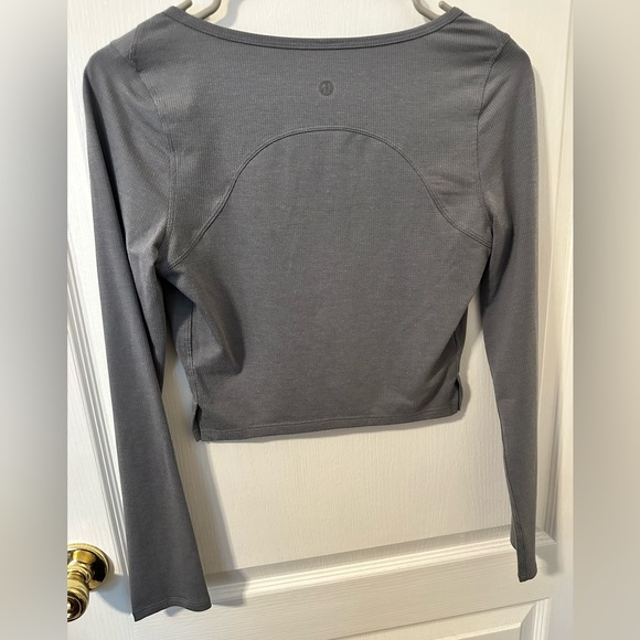 Lululemon cropped Henley long sleeve - Picture 2 of 2